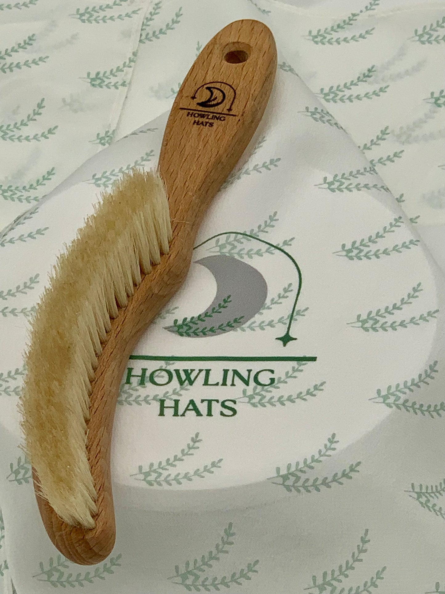Howling Hat Brush